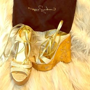 Report Signature size 6 NWOT wood/gold Wedge